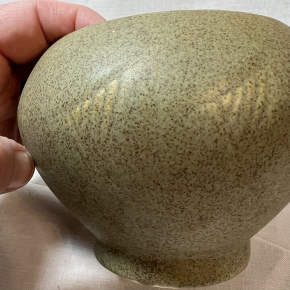 Vintage Sage Green McCoy‎ Floraline Scrolled Planter Vase Mid Century - Picture 3 of 5